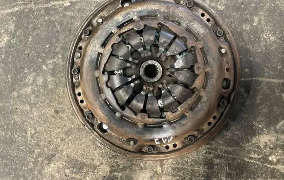 Nissan Juke I F15 Clutch set kit 8200450217