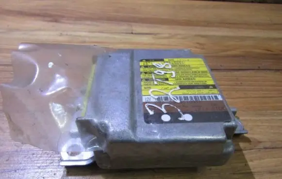 Toyota Avensis T220 Airbag control unit/module 8917005030 89170-05030