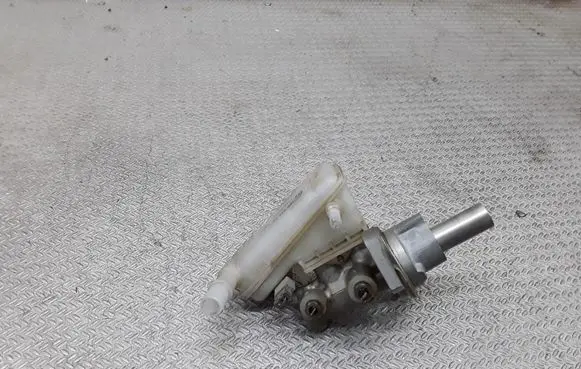 Master brake cylinder