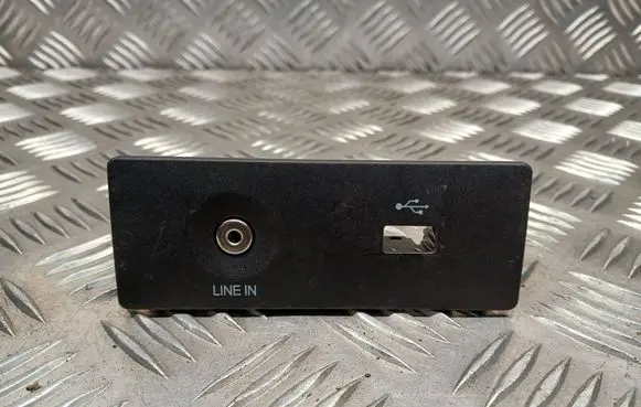 Ford Focus USB socket connector CM5T044K62AA