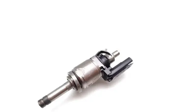 Volvo V40 Fuel injector 31303495