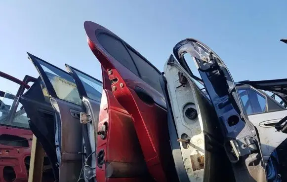 Mazda 626 Rear door JUODOS