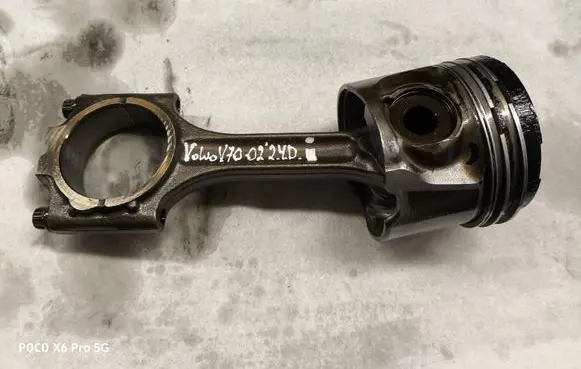 Volvo V70 Piston with connecting rod 81L794