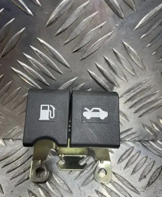 Nissan Qashqai Fuel tank opening switch 
