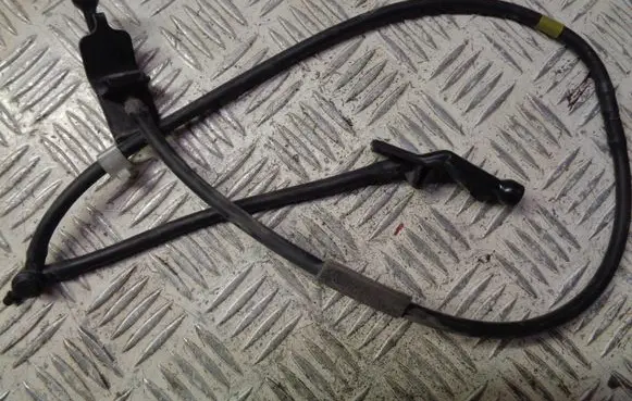 Nissan Pulsar Windshield washer spray nozzle 