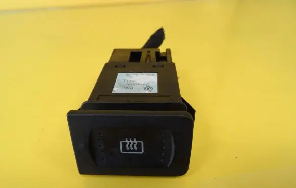 Volkswagen Golf IV Windscreen/window heater switch