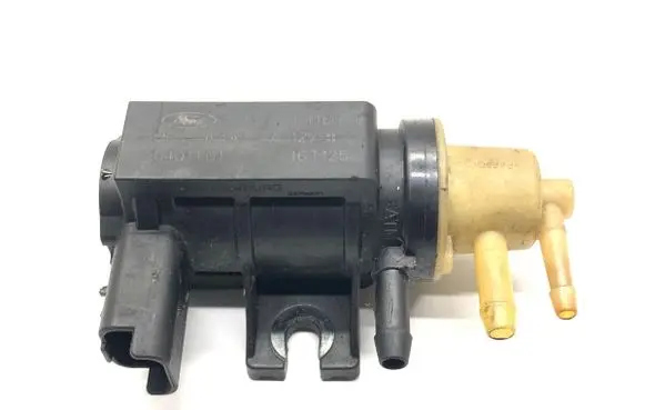 Ford Focus Fuel pressure regulator CM5G9F490AA