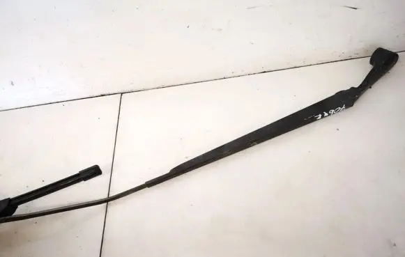 Hyundai Getz Front wiper blade arm