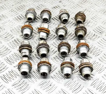 Land Rover Discovery 4 - LR4 Nuts/bolts 