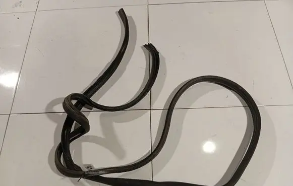Mercedes-Benz ML W163 Rubber seal front coupe door