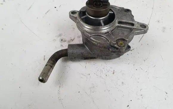 Mercedes-Benz E W210 Vacuum pump A61123065