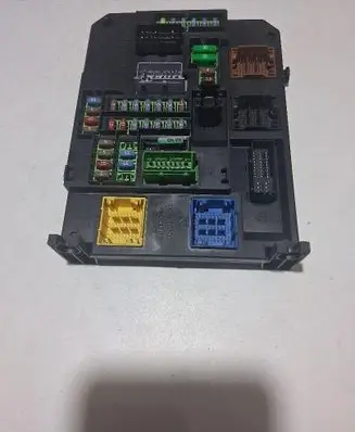 Peugeot 308 Comfort/convenience module 9806687880