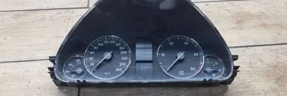 Speedometer (instrument cluster)