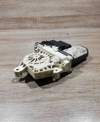 Volkswagen Touran I Rear door window regulator motor 993424100 F005S00154