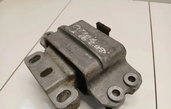 Skoda Octavia Mk2 (1Z) Engine mount bracket 1K0199555