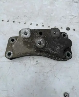 Volkswagen PASSAT B6 Engine mounting bracket 1K0199117