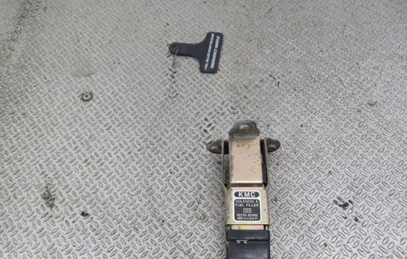 Fuel tank cap lock