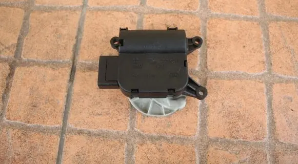 Audi A4 S4 B6 8E 8H A/C air flow flap actuator/motor 8E1820511C