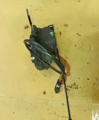 Renault Clio III Front door lock 300127c