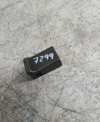 Volkswagen Touran I Fuel Injector clamp holder