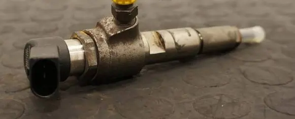 Citroen C4 I Fuel injector 9802448680