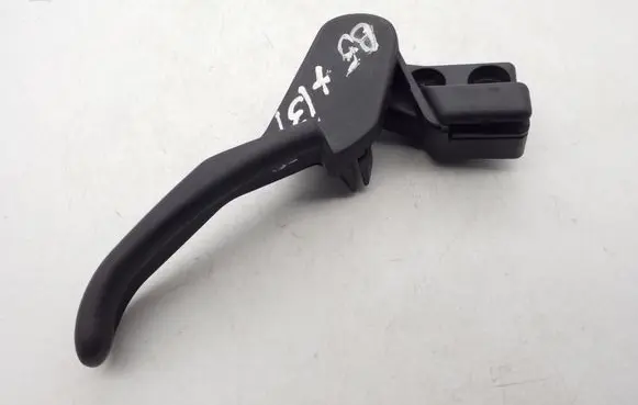 Volkswagen PASSAT B5.5 Engine bonnet (hood) release handle 3B1823533