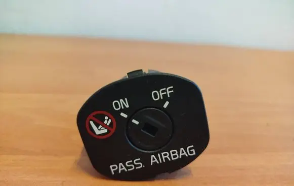 Volvo C30 Passenger airbag on/off switch 30795214 10110B1022