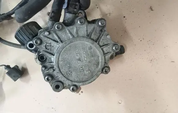 Volkswagen PASSAT B6 Vacuum pump 03g145209