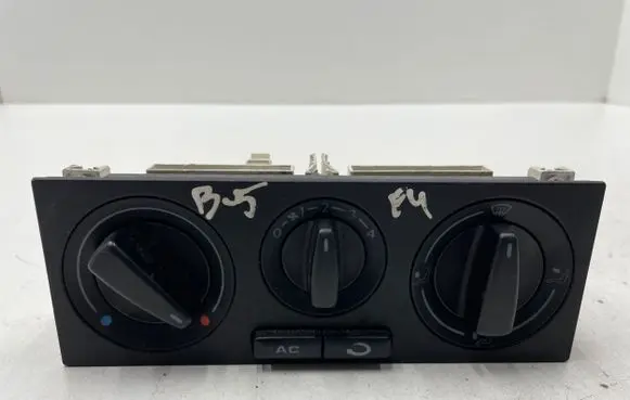 Volkswagen PASSAT B5 Climate control unit 1J0820045G
