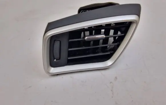 Nissan Qashqai Dashboard side air vent grill/cover trim 687614EA0A