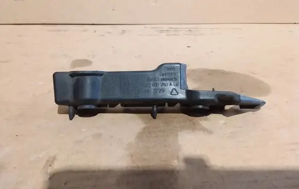 Audi A5 Sportback 8TA Front bumper mounting bracket 8T0807283A