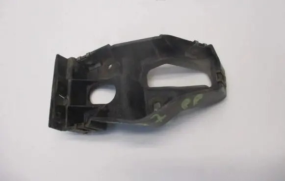 Audi A4 S4 B7 8E 8H Front bumper mounting bracket
