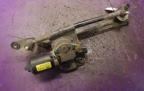 Hyundai Getz Front wiper linkage and motor 981001C100