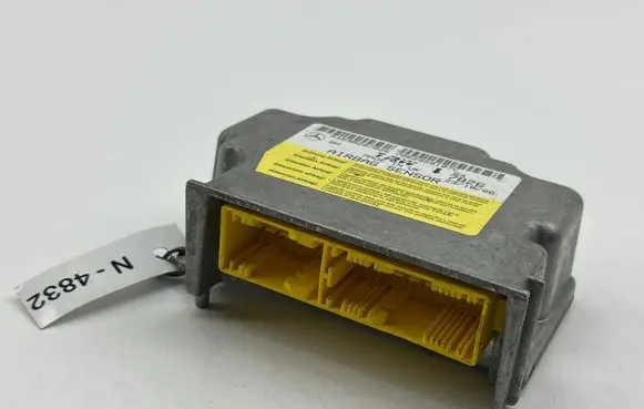 Mercedes-Benz B W245 Airbag control unit/module A1698207826 7826 7062950107C