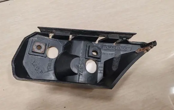 Volvo V50 Front bumper mounting bracket 30655874
