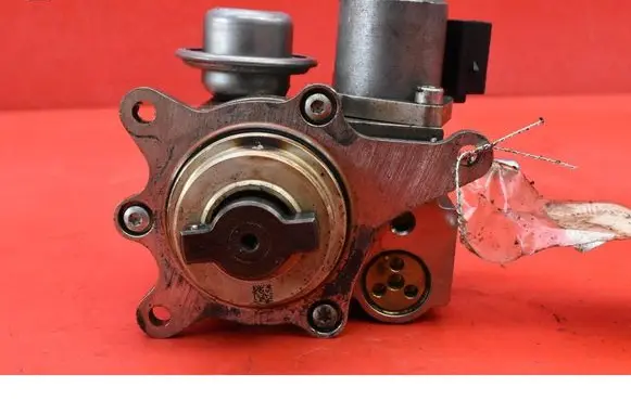 Peugeot 207 CC In-tank fuel pump 9819938480