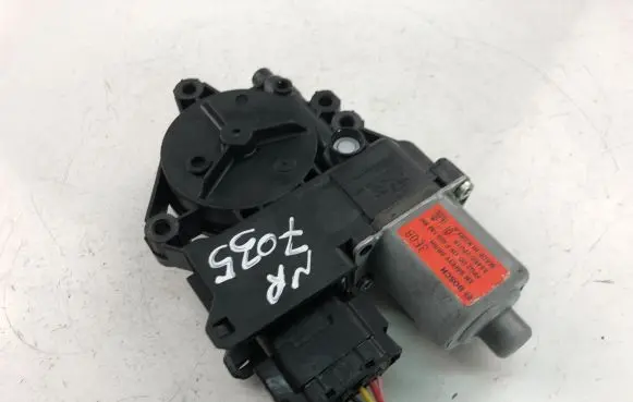 KIA Sorento Front door window regulator motor 834602P010