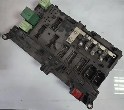 BMW 1 E81 E87 Fuse module 8380409