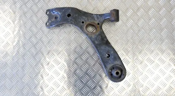 Toyota Avensis T270 Front lower control arm/wishbone 4806905080