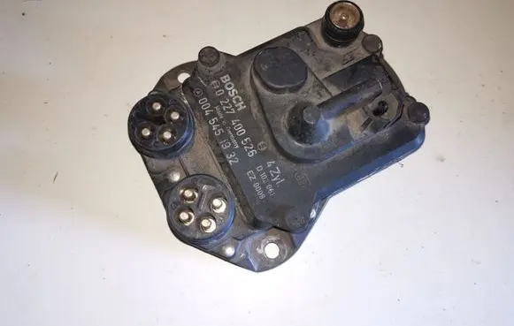 Mercedes-Benz 190 W201 Ignition amplifier control unit 0227400526 0045451932