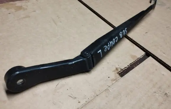 Chrysler Sebring (ST-22 - JR) Front wiper blade arm