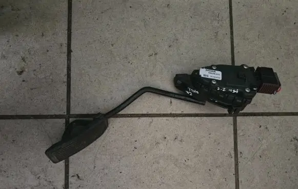 Nissan Almera Tino Accelerator throttle pedal 18002BU410 6PV00862004
