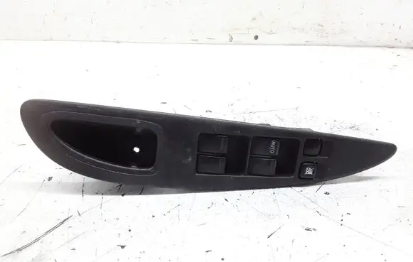 Nissan Primera Electric window control switch 25401AV640