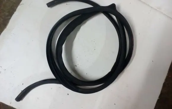 Opel Antara Front door rubber seal