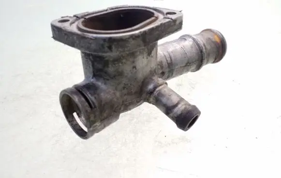 Audi A4 S4 B5 8D Engine coolant pipe/hose 038121133A