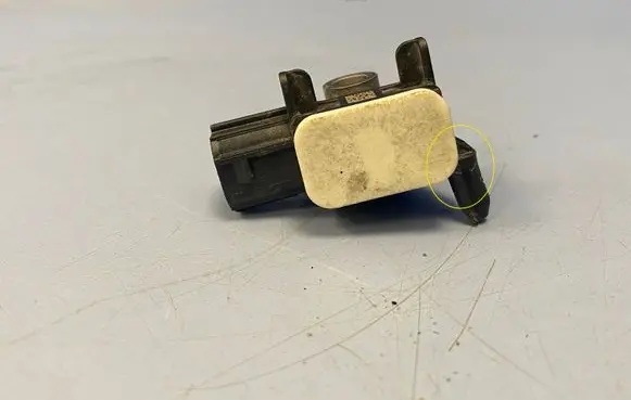 Nissan Juke II F16 Airbag deployment crash/impact sensor 985813JA0A