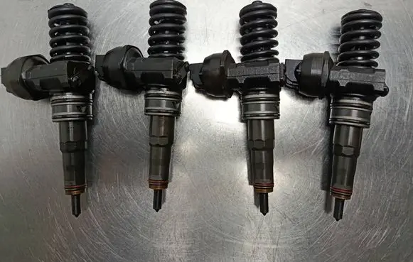 Volkswagen Golf Plus Fuel injectors set 038130073BQ