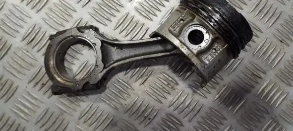Nissan Almera Piston with connecting rod