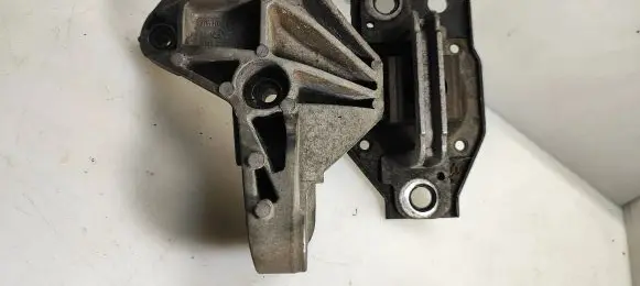 Nissan Qashqai Engine mount bracket 11210JD500 DD130509
