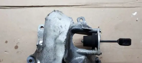 Audi A4 S4 B9 8W Engine mounting bracket 4M0199308BL